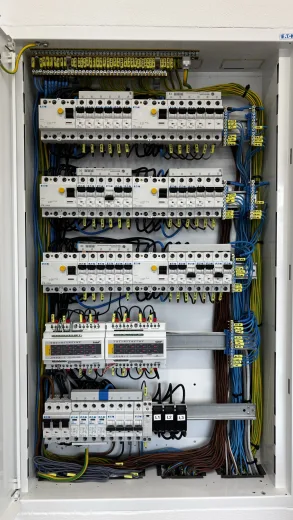 Elektroinštalácia a Slaboprúd RD — fotografia 1